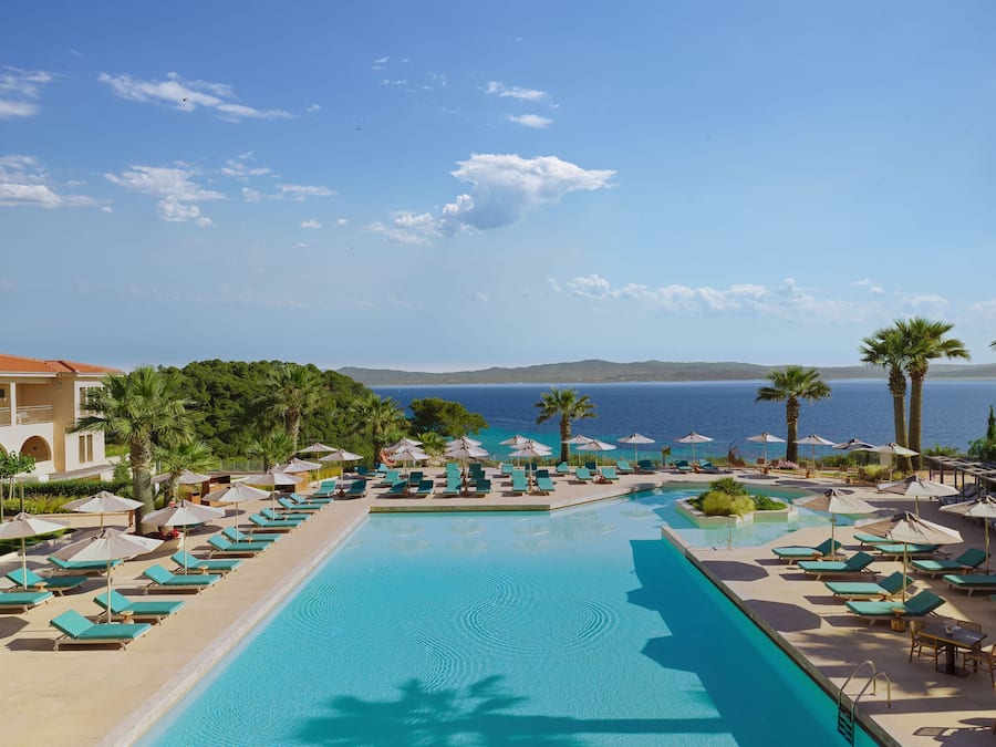 Seasonal outdoor pool, pool umbrellas, sun loungers