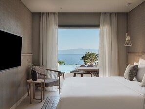 Deluxe tweepersoonskamer, privézwembad, uitzicht op zee | Luxe beddengoed, donzen dekbedden, bedden met traagschuimmatras