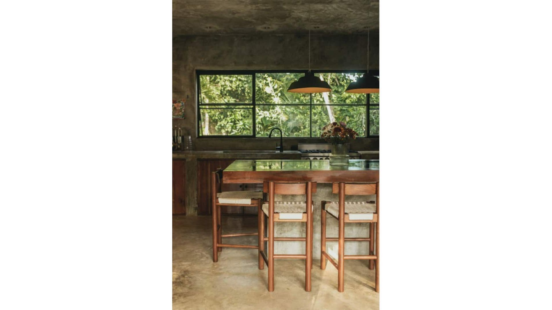 Kühlschrank, Ofen, Wasserkocher mit Kaffee-/Teezubehör, Toaster