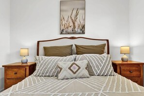 5 chambres, lit parapluie, Wi-Fi, draps fournis