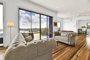 TV, DVD player, offices - The Entertainer | 5 Bed 5 Bath, 3 Storey Retreat (Orange)