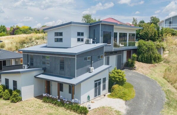 Exterior - The Entertainer | 5 Bed 5 Bath, 3 Storey Retreat (Orange)