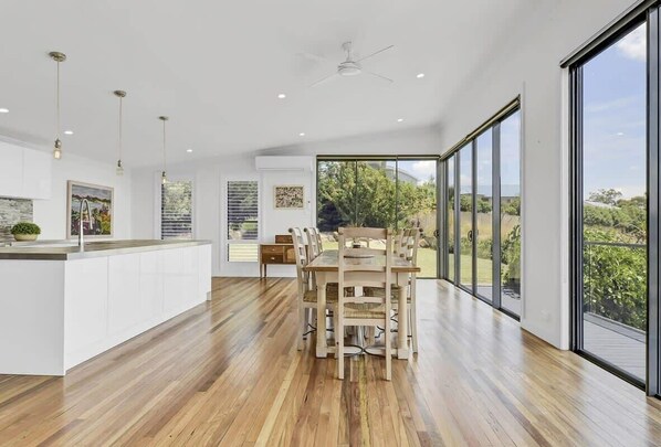 Interior - The Entertainer | 5 Bed 5 Bath, 3 Storey Retreat (Orange)