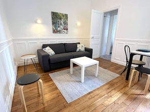TV - L'appartement Lecourbe (Paris)