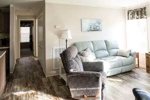 Smart TV, books, stereo