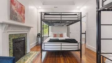 7 bedrooms, WiFi, bed sheets