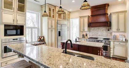 7Br/4Ba - 4k Ft - Updated Gorgeous Historic Home
