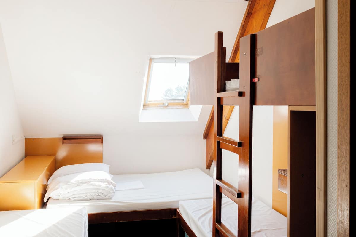 Chambre Famille 5 personnes avec douche - Toilettes communes | Draps fournis