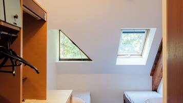 Quarto duplo (Ensuite Shower - Shared Toilets) | Roupa de cama