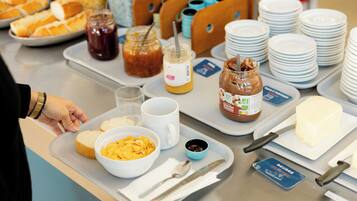 Café da manhã continental todos os dias (EUR 7.50 por pessoa)