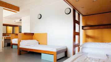 Room for 8 People with Ensuite Shower - Shared Toilets - Sea View | Bed sheets