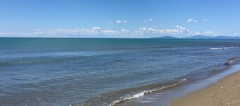 Lovingly renovated country house in the olive grove with large panoramic pool, air conditioning