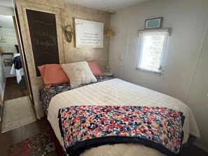 2 bedrooms, desk, free WiFi, bed sheets