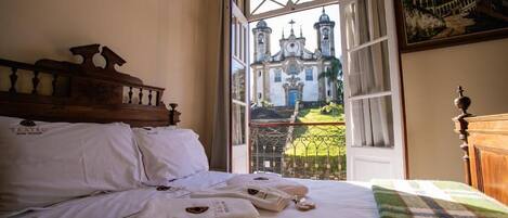 Een minibar, individueel gedecoreerd, individueel gemeubileerd