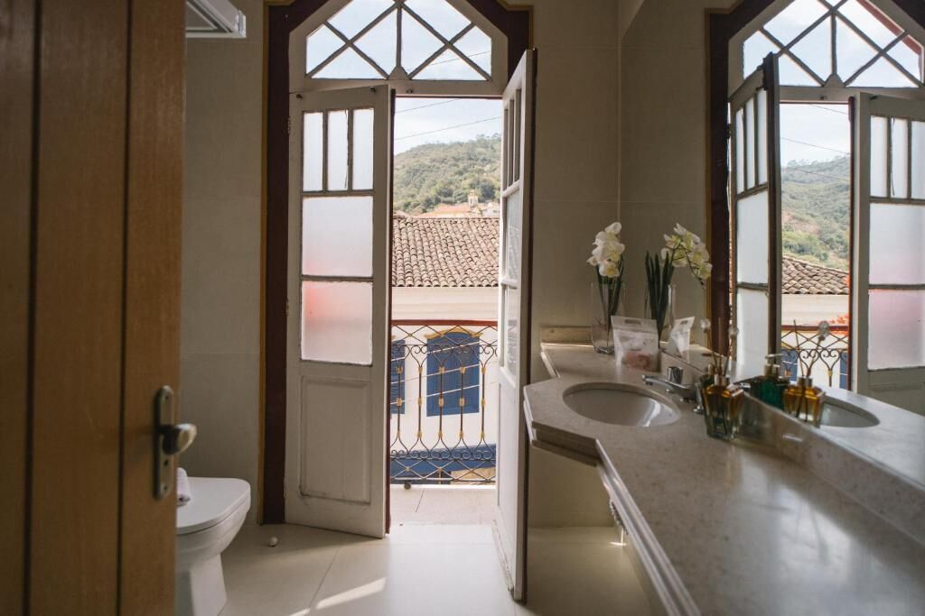 Suite Henrique Honore Dumont | Bad | Dusj, regndusjhode, designertoalettartikler og hårføner