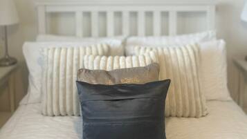 4 bedrooms, desk, iron/ironing board, free WiFi