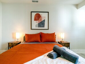 4 chambres, coffre-fort, bureau, fer et planche à repasser