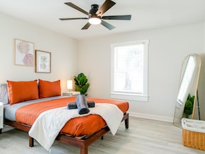 4 chambres, coffres-forts dans les chambres, bureau