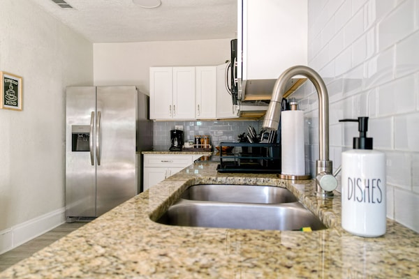 Frigorífic, microones, forn i placa de cuina