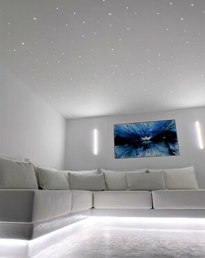 1 Schlafzimmer, hochwertige Bettwaren, Betten mit Memory-Foam-Matratzen