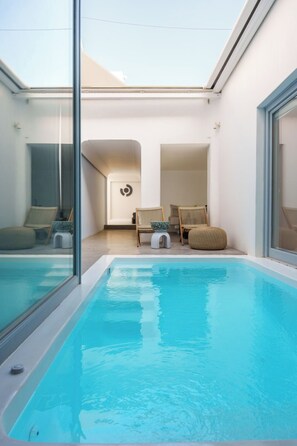 Private spa tub - Nelya Suites (Santorini)