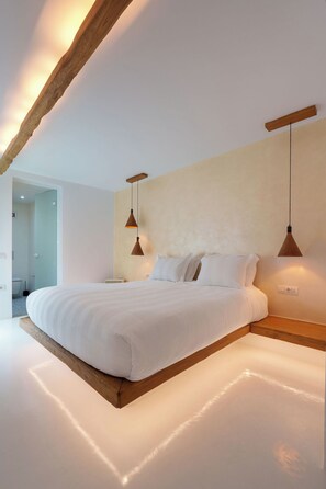 Exclusive Suite | Premium bedding, memory foam beds, minibar, in-room safe - Nelya Suites (Santorini)