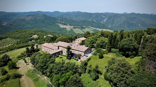 Historic villa in the heart of Tuscany. Surrounded by nature.