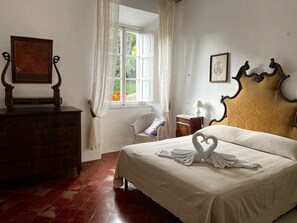 9 chambres, fer et planche à repasser, lit parapluie, Wi-Fi gratuit