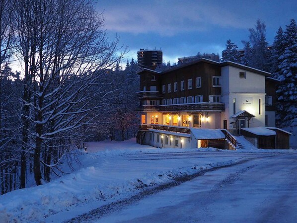 Front of property - Auberge de Jeunesse HI Chamrousse (Chamrousse)