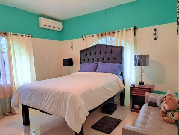 2 chambres, fer et planche à repasser, Wi-Fi gratuit, draps fournis