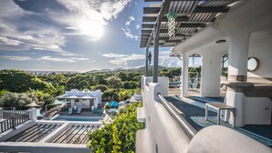 A rooftop terrace with a pool, outdoor seating, and a view of the surrounding greenery and mountains. - La Casona Blanca Location Location  (Esperanza)