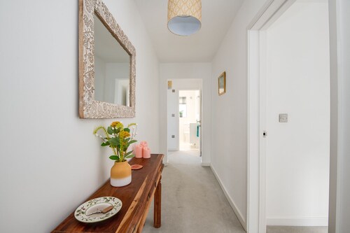 'Spire View'  New Forest Holiday Home - 3 minutes walk to the open forest