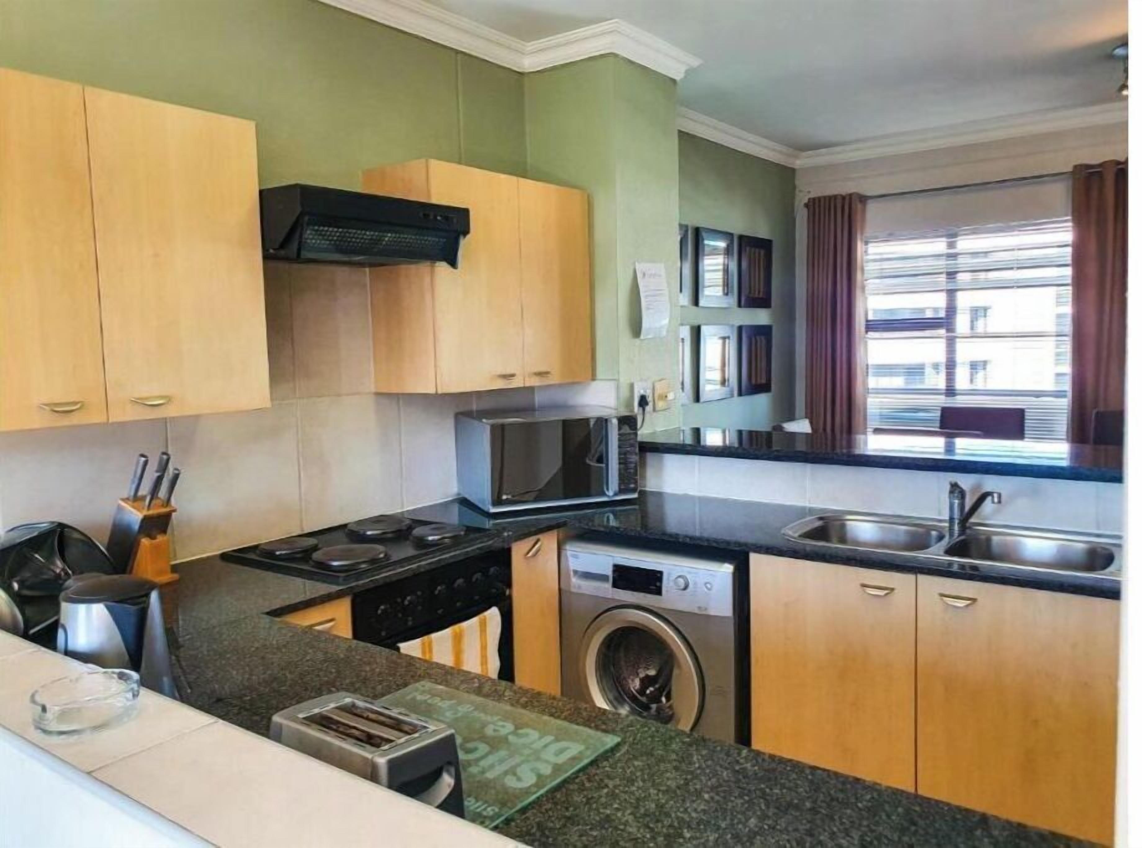 Kühlschrank, Mikrowelle, Ofen, Wasserkocher