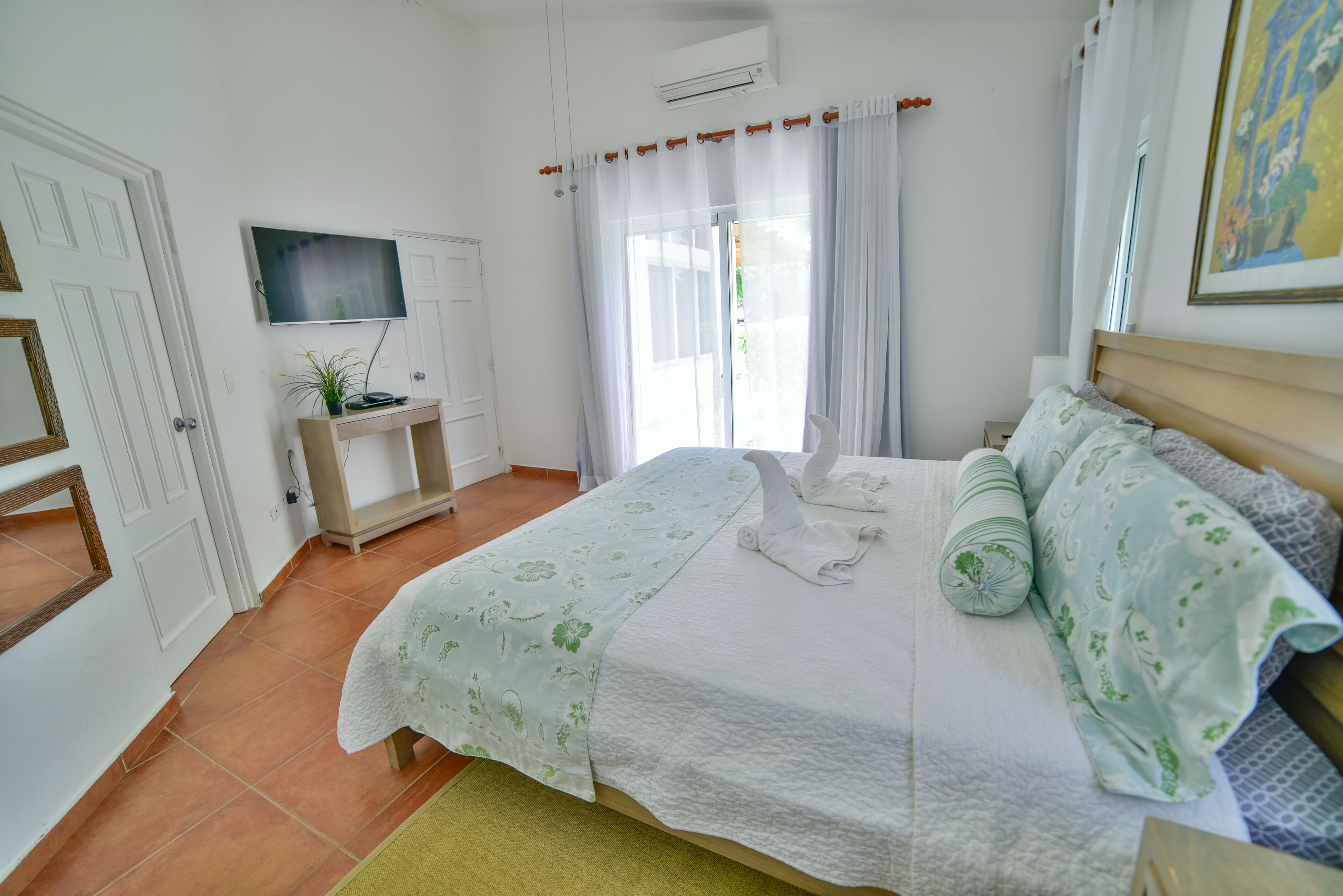 4 bedrooms, iron/ironing board, free WiFi