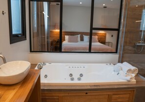 Apartamento Deluxe, 2 habitaciones | Sábanas de algodón egipcio y ropa de cama de alta calidad