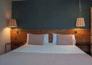 1 bedroom, Egyptian cotton sheets, premium bedding, down duvets