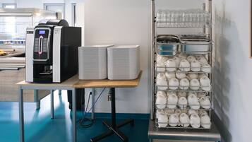 Petit déjeuner continental (6.9 EUR par personne)