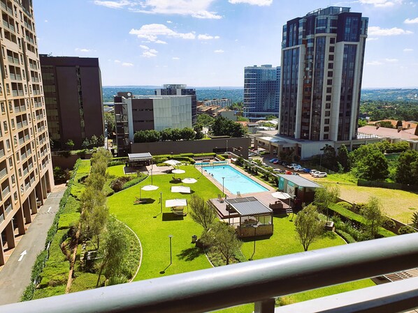 المنطقة المحيطة بالمنشأة