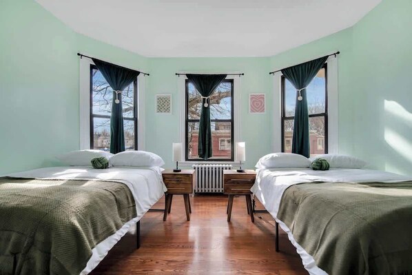 5 habitaciones, camas con efecto memoria y cortinas blackout 