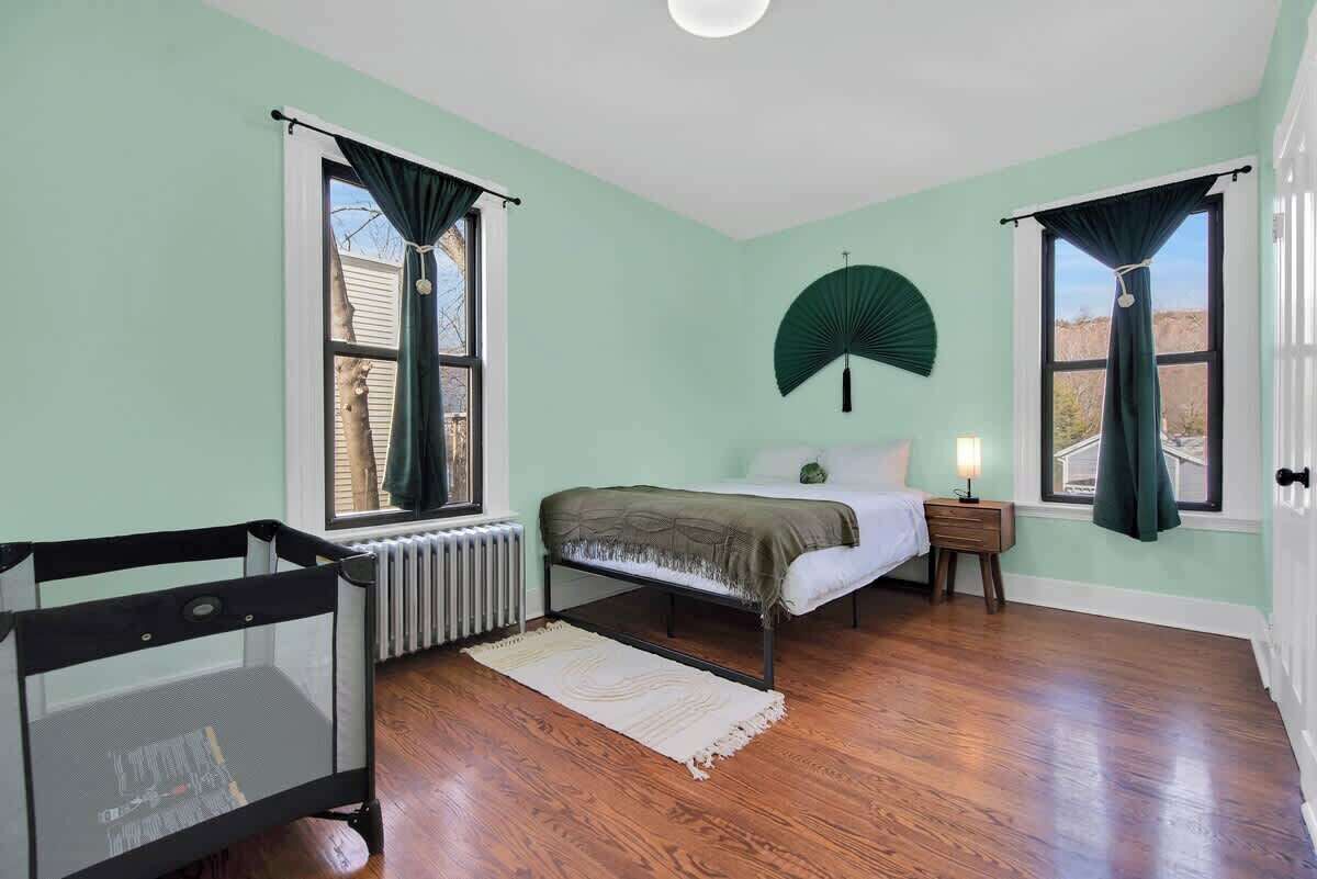 5 sovrum, memory foam-madrasser och mörkläggningsgardiner