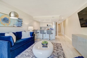 Smart TV - Just Steps to Vanderbilt Beach, Next to Ritz Carlton - Remodeled 2020 (Naples)