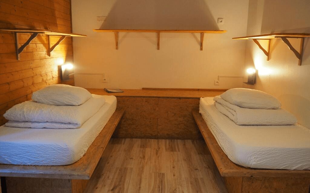 Tvåbäddsrum - delat badrum | Sängkläder