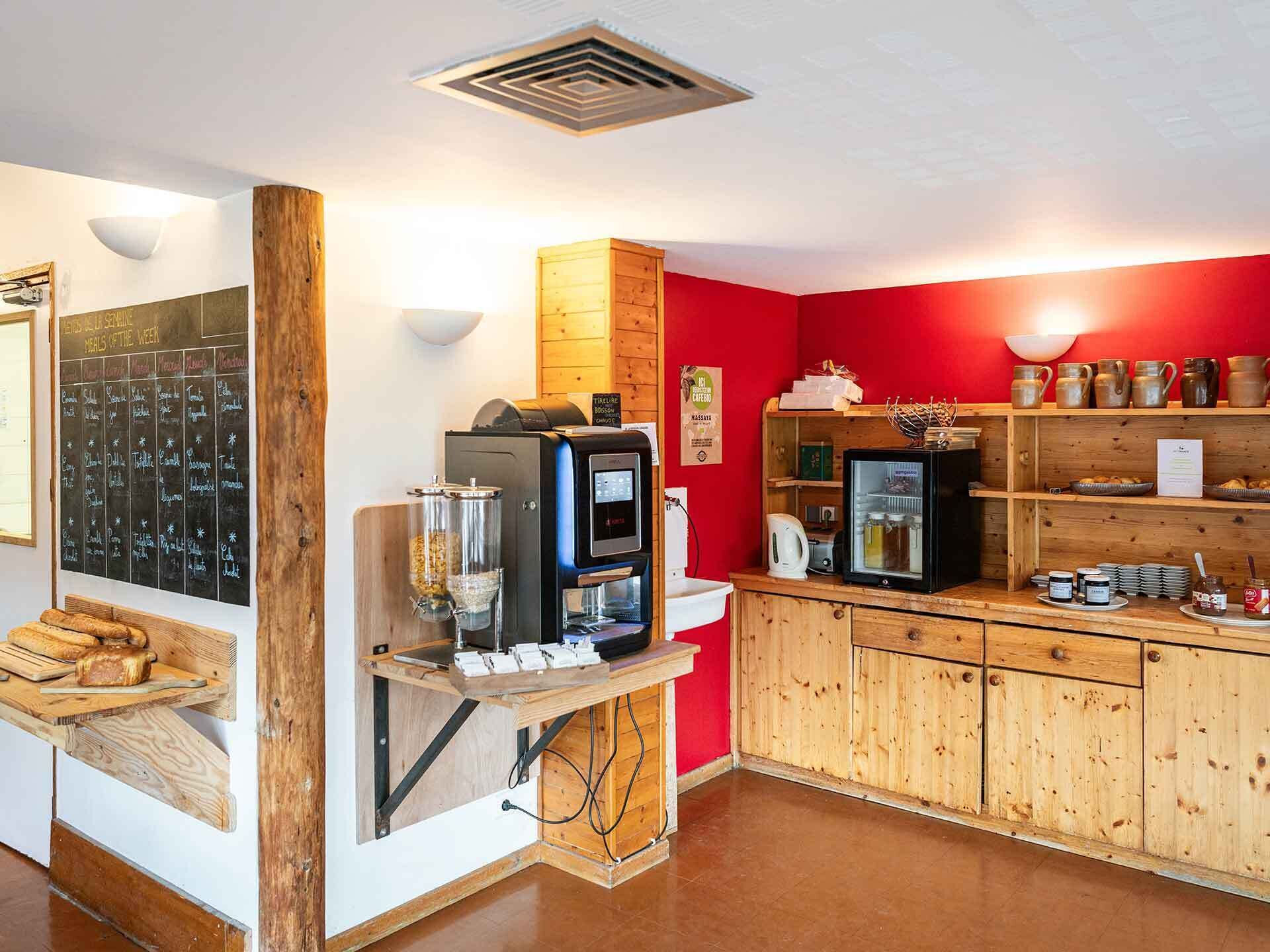 Tägliches Frühstücksbuffet (7.5 EUR pro Person)