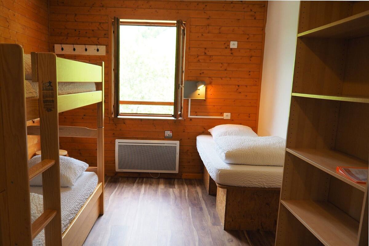 ห้องทริปเปิล (with shower) | ผ้าปูที่นอน