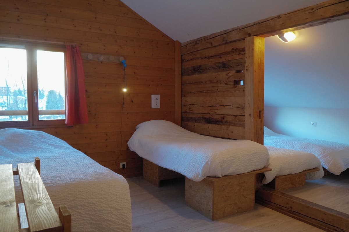 Quadruple Room (with shower) | Bed sheets