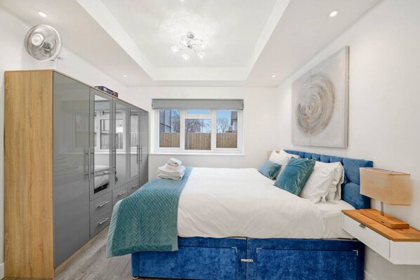 1 chambre, fer et planche à repasser, Wi-Fi gratuit, draps fournis