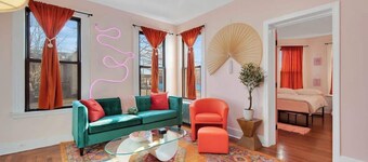PinkN'Peachy: East Rock 5 Mins from DT|Yale 5 beds