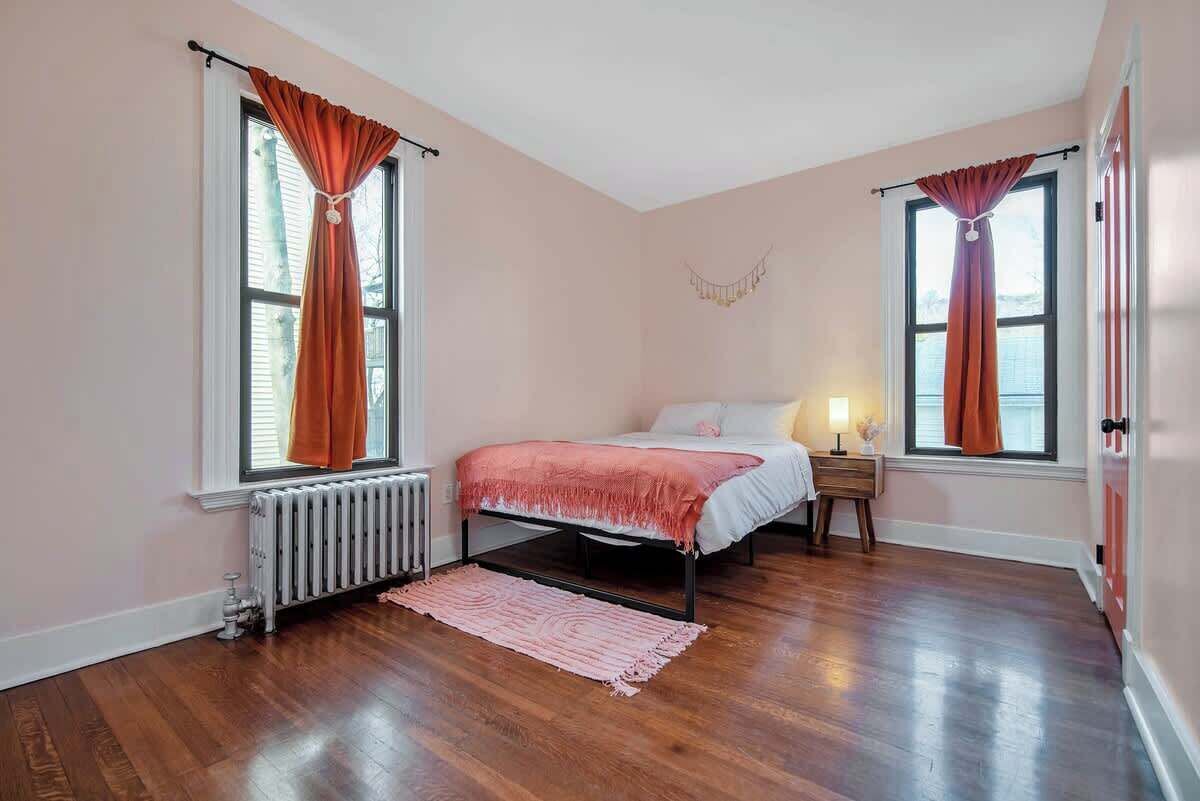 5 bedrooms, memory-foam beds, iron/ironing board, travel cot