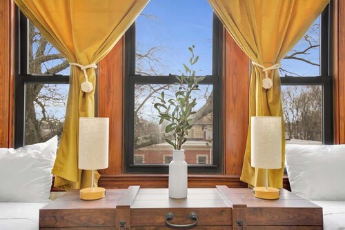 VintageGem: Prime East Rock 5 mins to Yale 5 beds