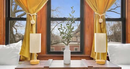 VintageGem: Prime East Rock 5 mins to Yale 5 beds